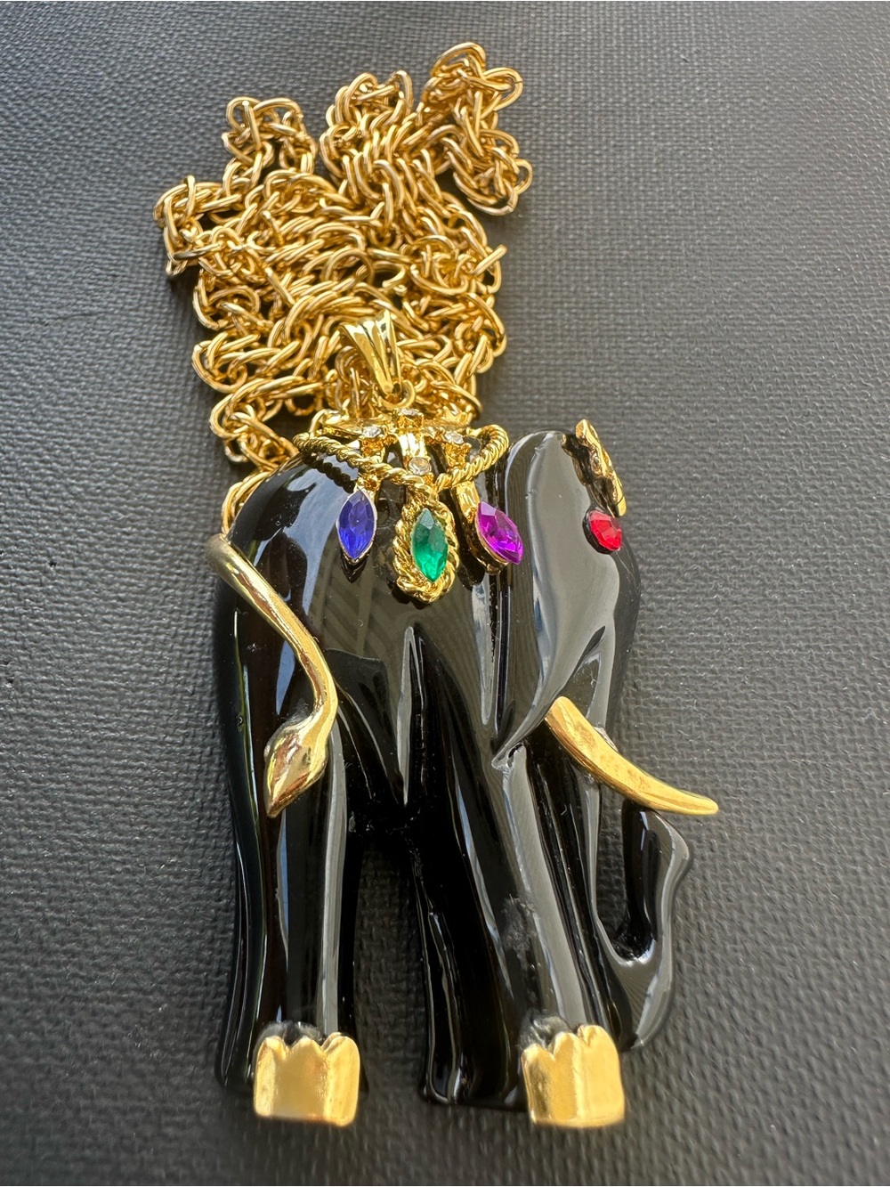 Vintage Black Lucite Gorgeous Elephant Rhinestone Brooch / Pendant necklace - Picture 4 of 5